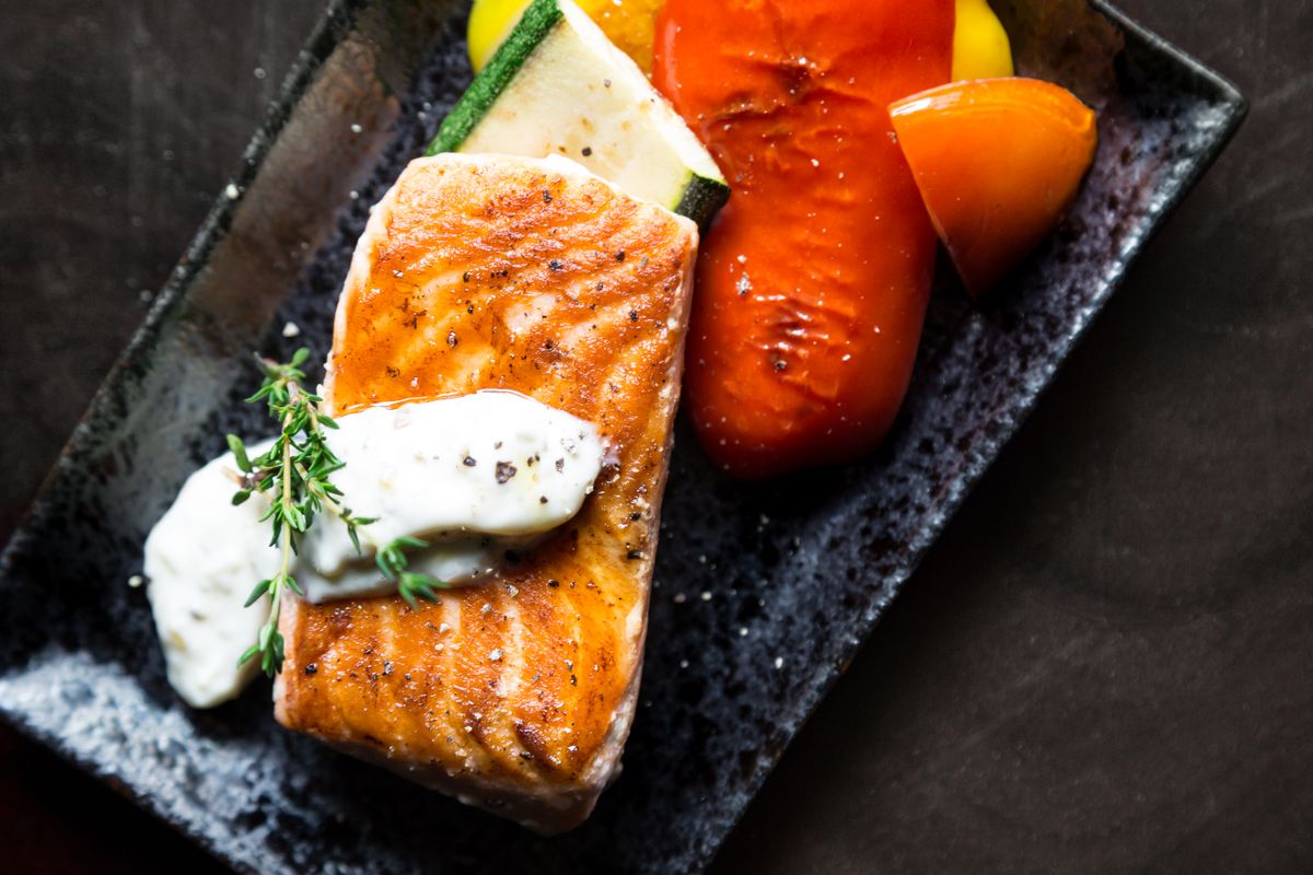 grilled salmon with roasted vegetables for anti-inflammatory diet and joint health