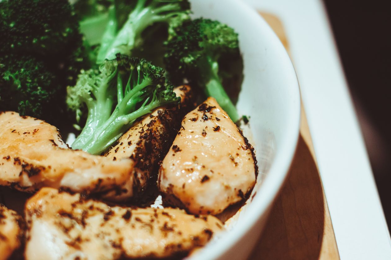 healthy chicken and broccoli meal showing high protein food for muscle maintenance after 40