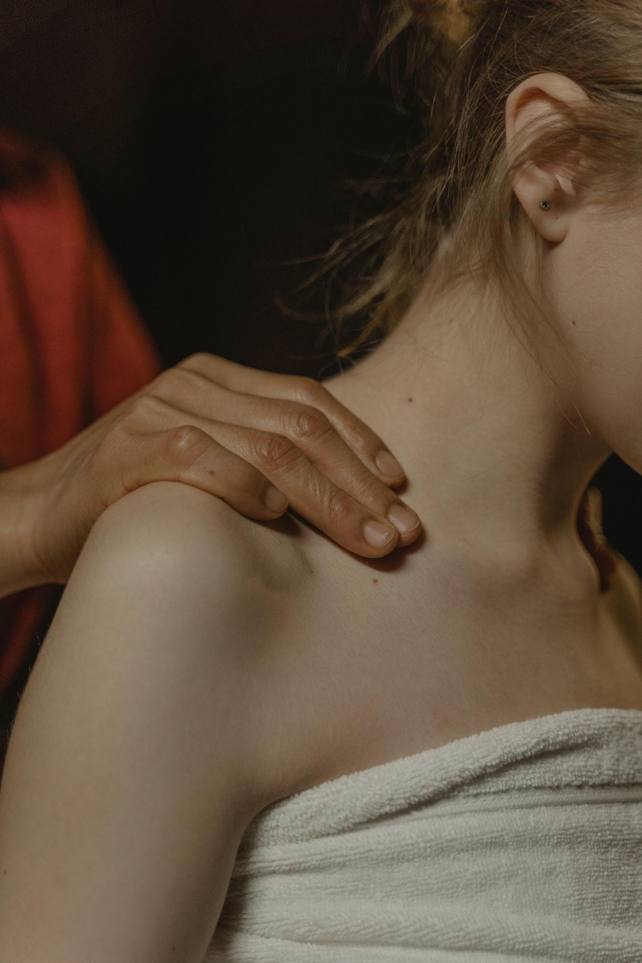 calming shoulder massage for wellness and relaxation showing hands-on shoulder therapy for chronic shoulder pain and muscle tension relief