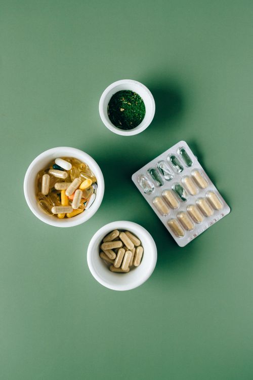 MSM supplement capsules and natural ingredients for joint pain relief and muscle recovery in adults over 40