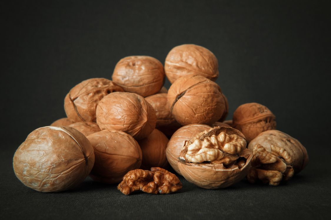 Walnuts and magnesium-rich foods showing nutrient sources for muscle recovery, inflammation reduction and joint support after 40